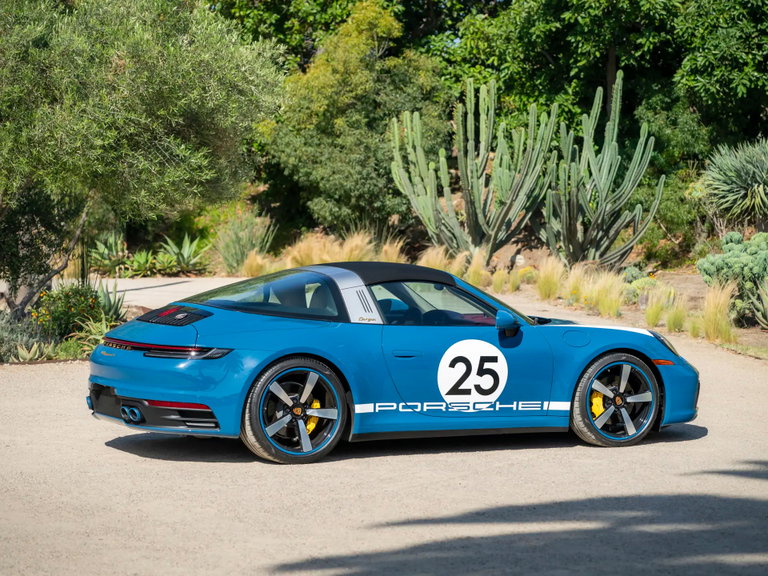 Porsche 992 Heritage Design Edition