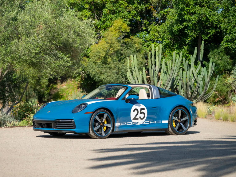 Porsche 992 Heritage Design Edition