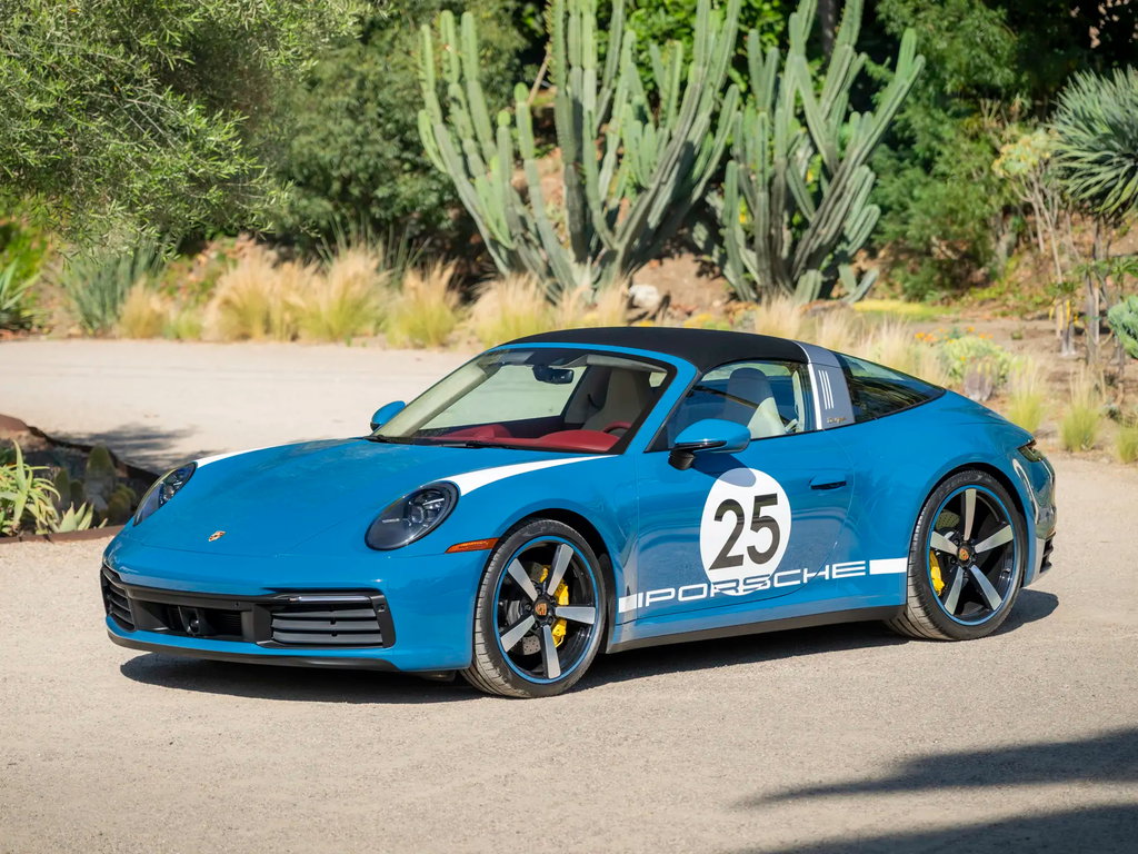 Porsche 992 Heritage Design Edition