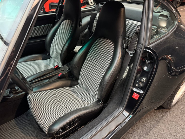 Porsche 993 Carrera 4S