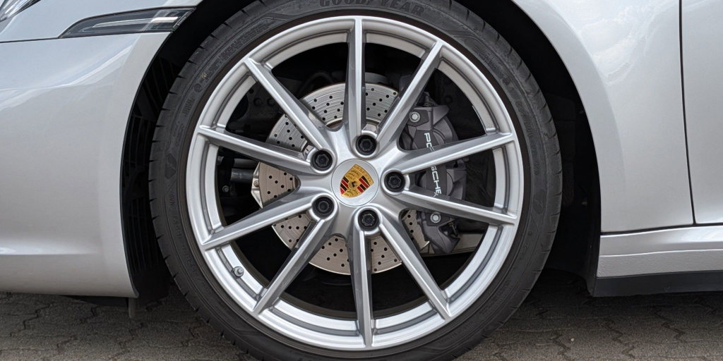 Porsche 992 Carrera