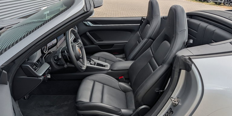 Porsche 992 Carrera