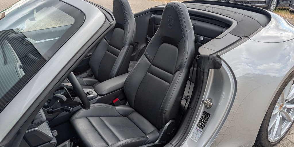 Porsche 992 Carrera