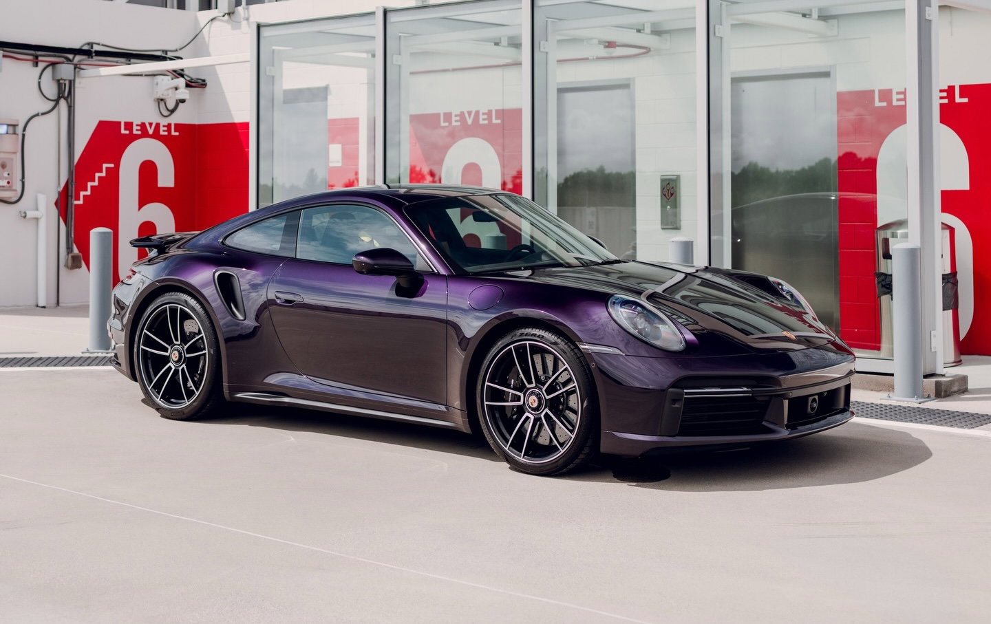 Porsche in Viola Metallic 4VN - Color Overview - elferspot.com