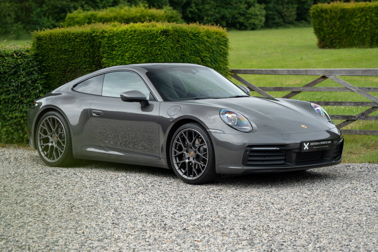 Porsche 992 Carrera 4
