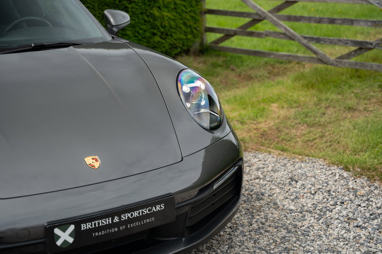 Porsche 992 Carrera 4