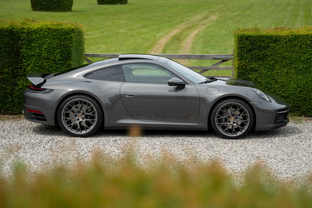 Porsche 992 Carrera 4