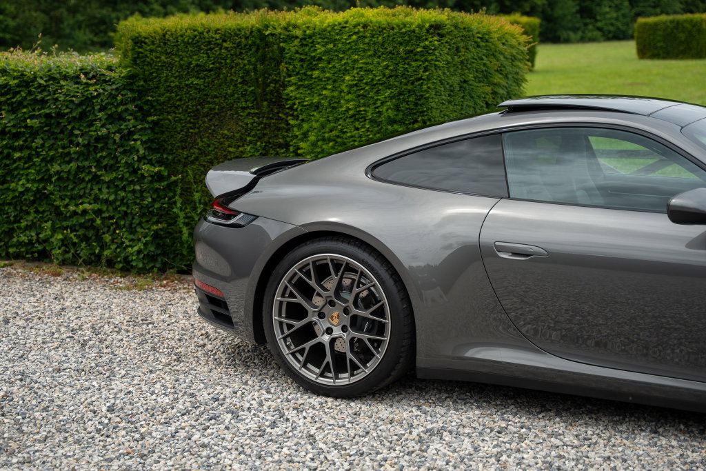 Porsche 992 Carrera 4