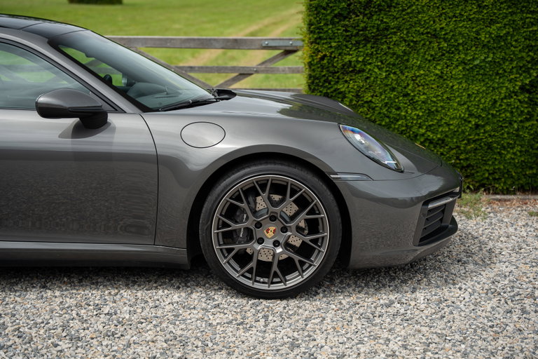 Porsche 992 Carrera 4