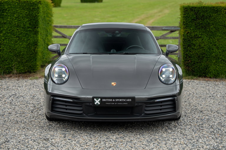 Porsche 992 Carrera 4