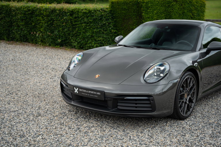 Porsche 992 Carrera 4