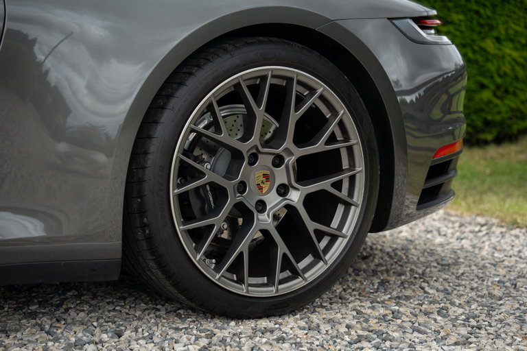 Porsche 992 Carrera 4