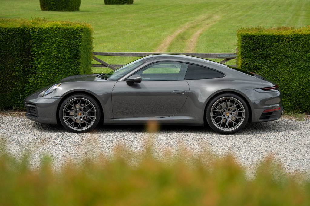 Porsche 992 Carrera 4