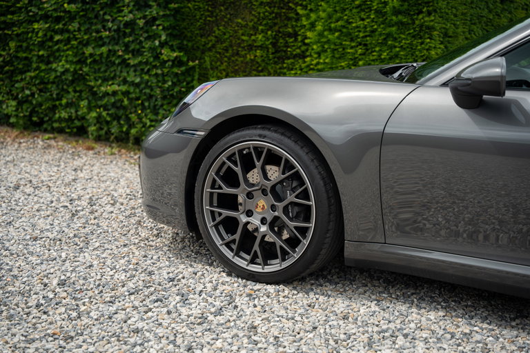 Porsche 992 Carrera 4