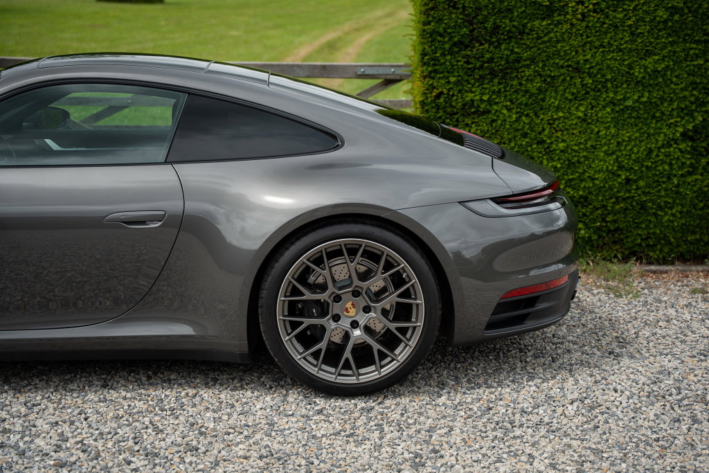 Porsche 992 Carrera 4