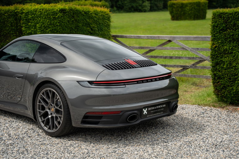 Porsche 992 Carrera 4