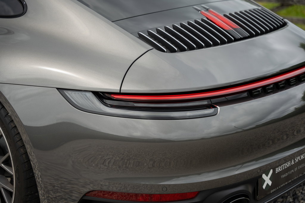 Porsche 992 Carrera 4