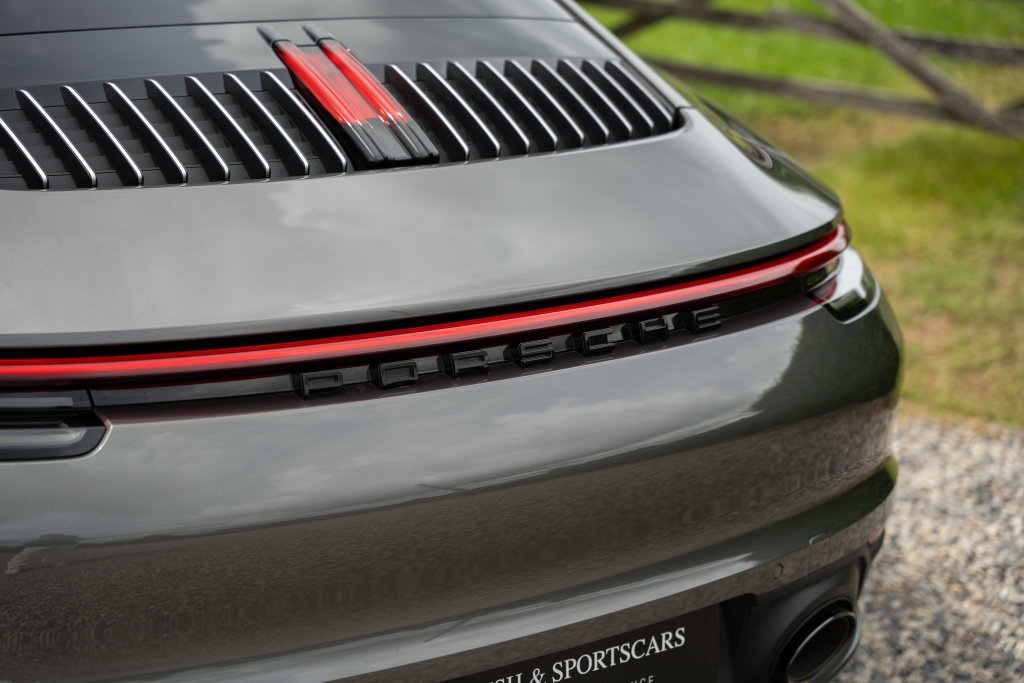 Porsche 992 Carrera 4