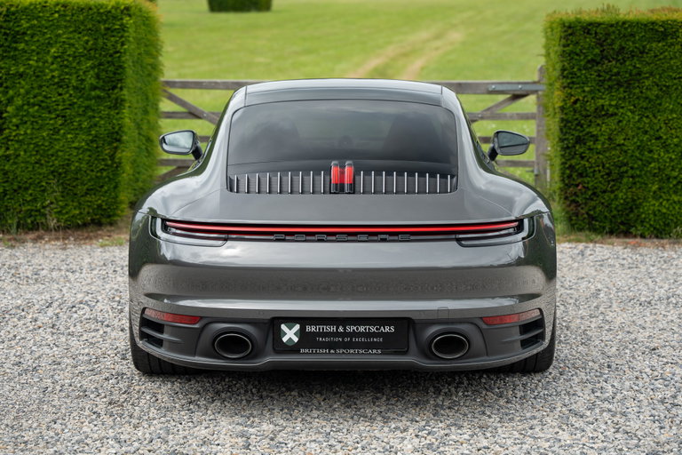 Porsche 992 Carrera 4