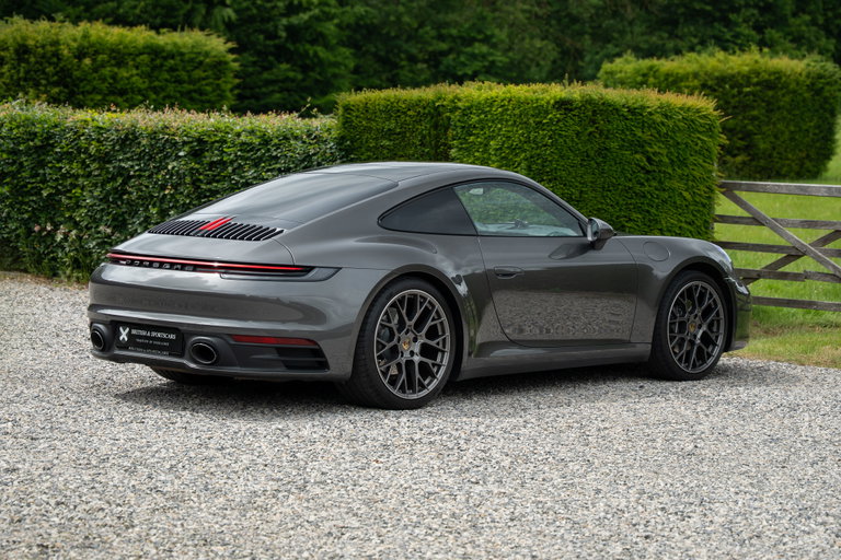 Porsche 992 Carrera 4
