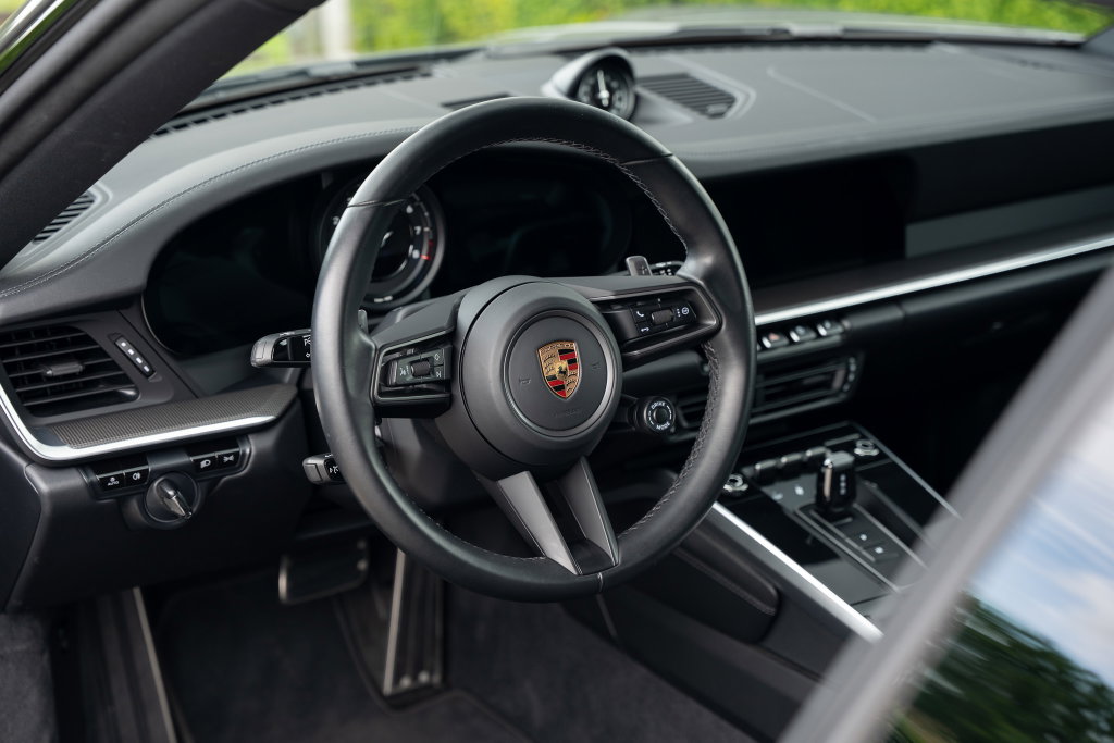 Porsche 992 Carrera 4