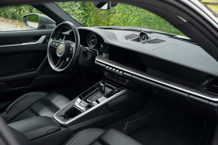 Porsche 992 Carrera 4
