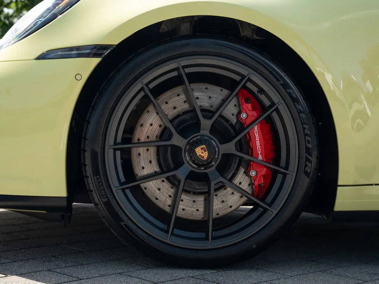 Porsche 992.2 Carrera GTS