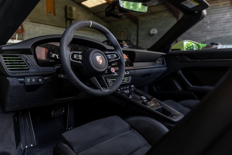 Porsche 992.2 Carrera GTS