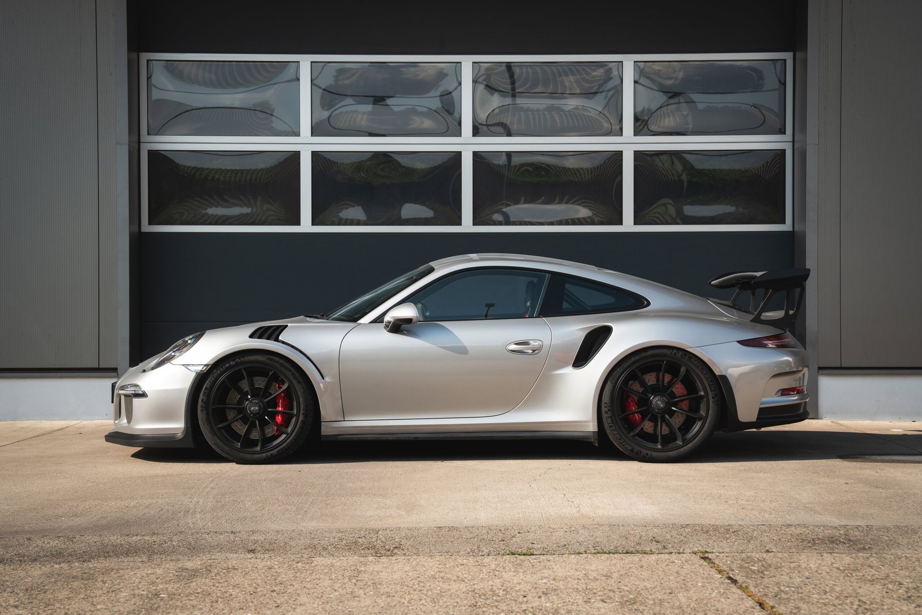 Porsche in GT Silver Metallic LM7Z - Color Overview - elferspot