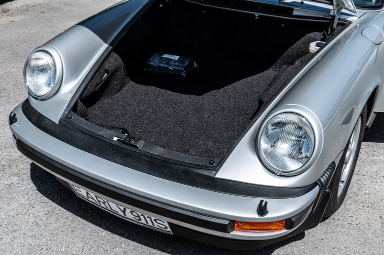 Porsche 911 “25 Jahre Jubiläumsmodell”