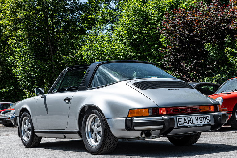 Porsche 911 “25 Jahre Jubiläumsmodell”