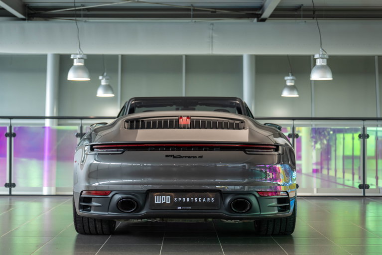 Porsche 992 Carrera 4