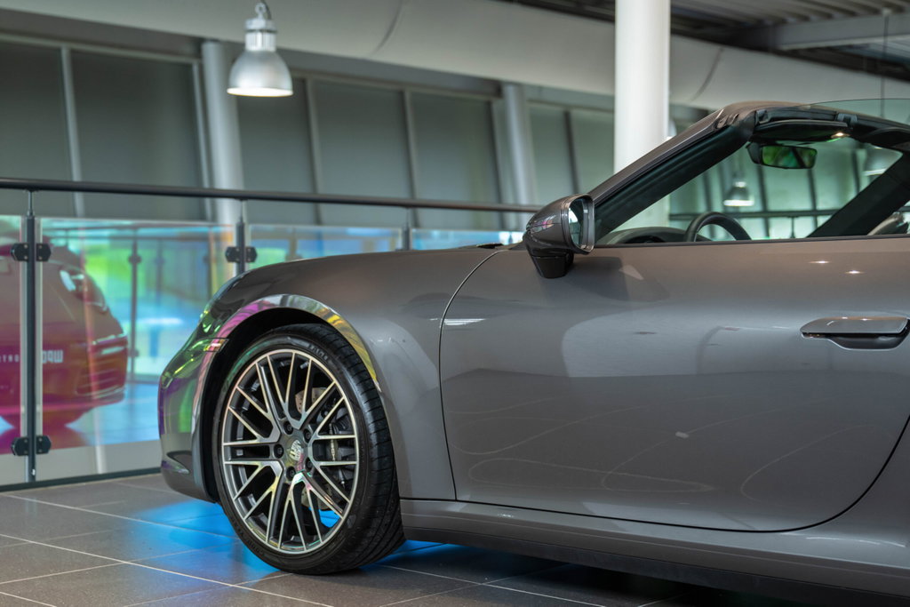 Porsche 992 Carrera 4