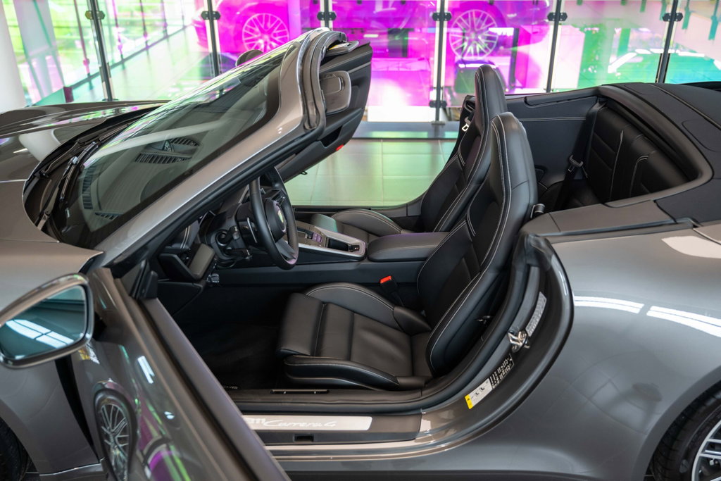 Porsche 992 Carrera 4
