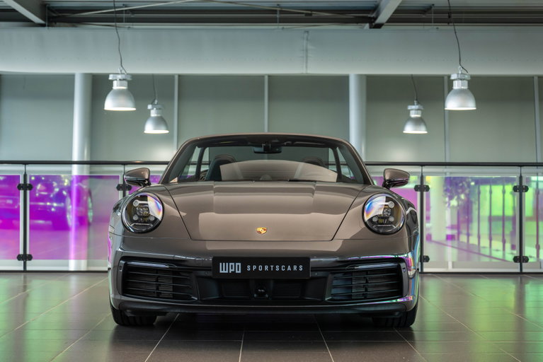 Porsche 992 Carrera 4