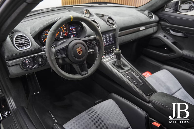 Porsche 718 Cayman GT4 RS