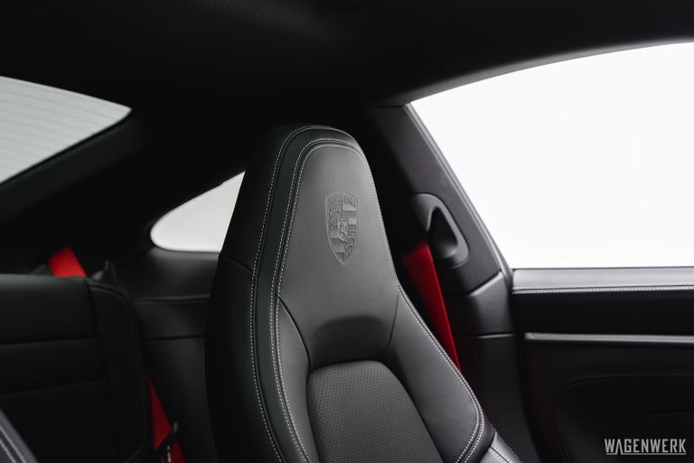 Porsche 992 Carrera 4S