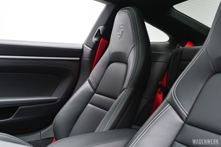 Porsche 992 Carrera 4S