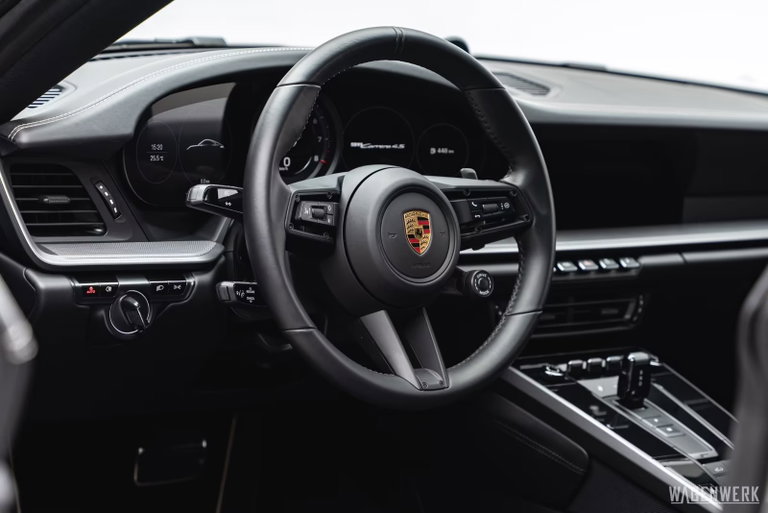 Porsche 992 Carrera 4S