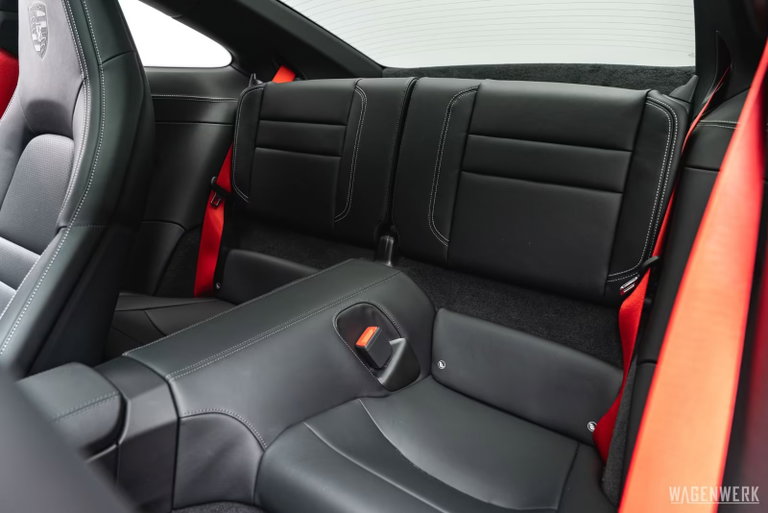 Porsche 992 Carrera 4S