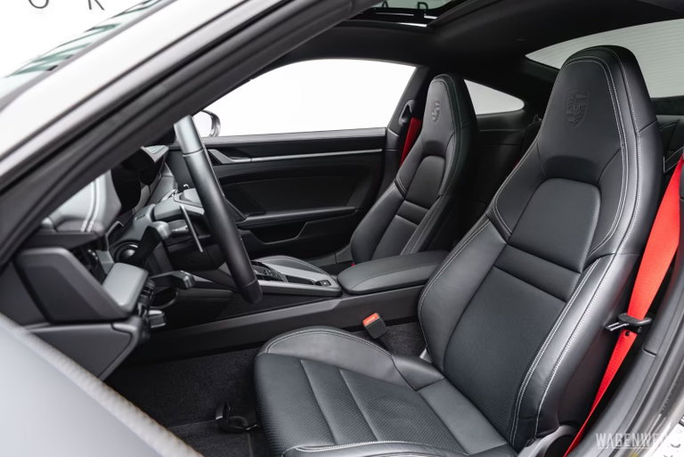 Porsche 992 Carrera 4S