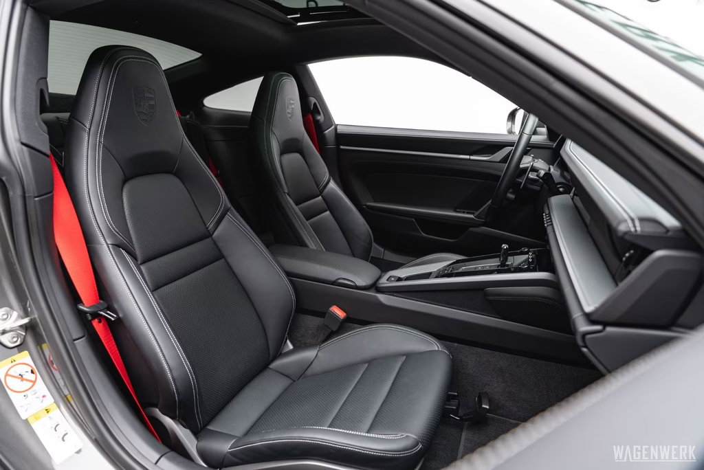 Porsche 992 Carrera 4S