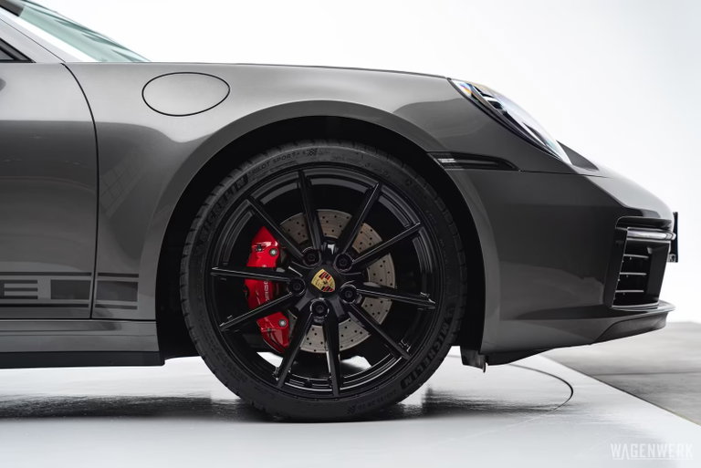 Porsche 992 Carrera 4S