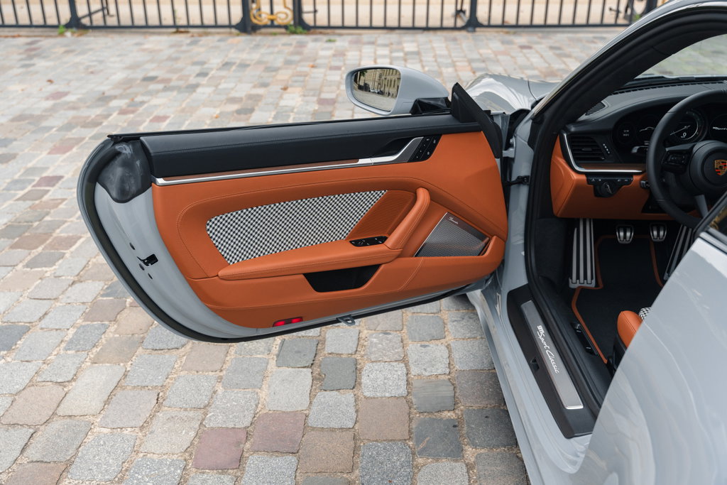 Porsche 992 Sport Classic