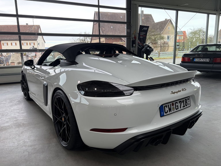 Porsche 718 Spyder RS