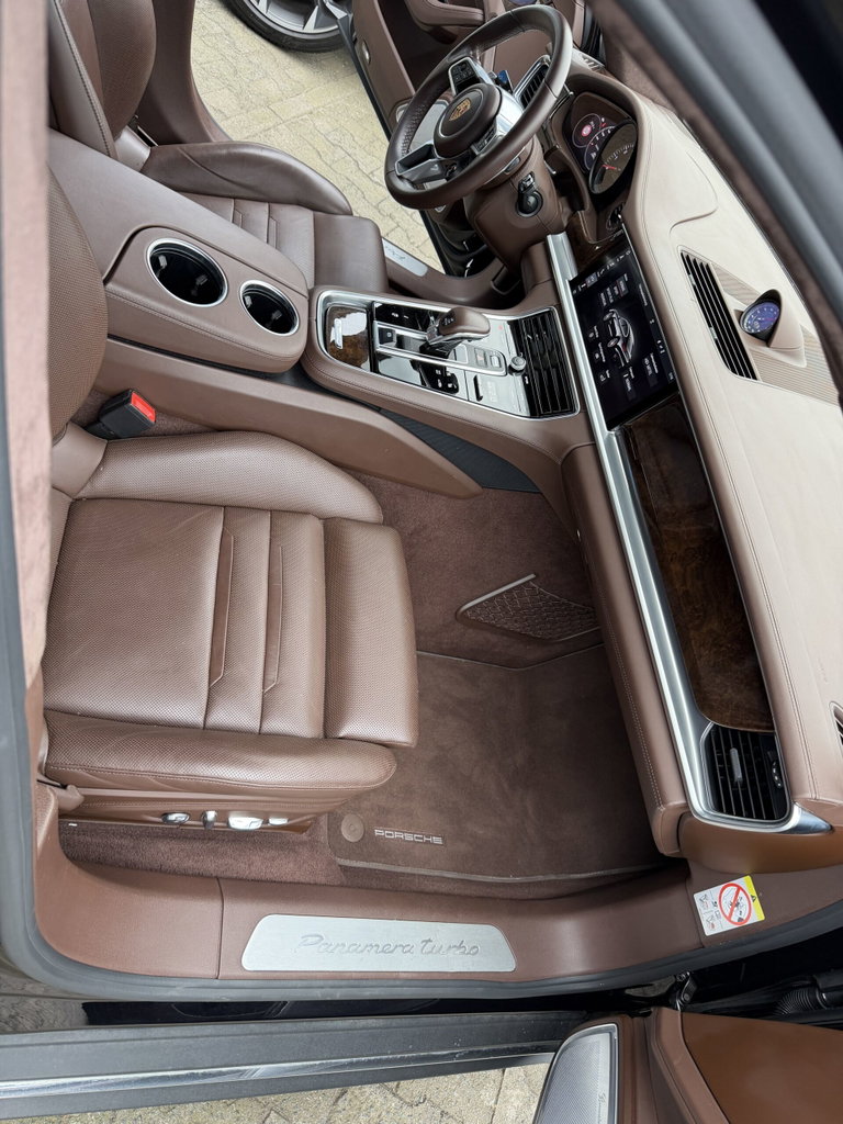 Porsche Panamera Turbo