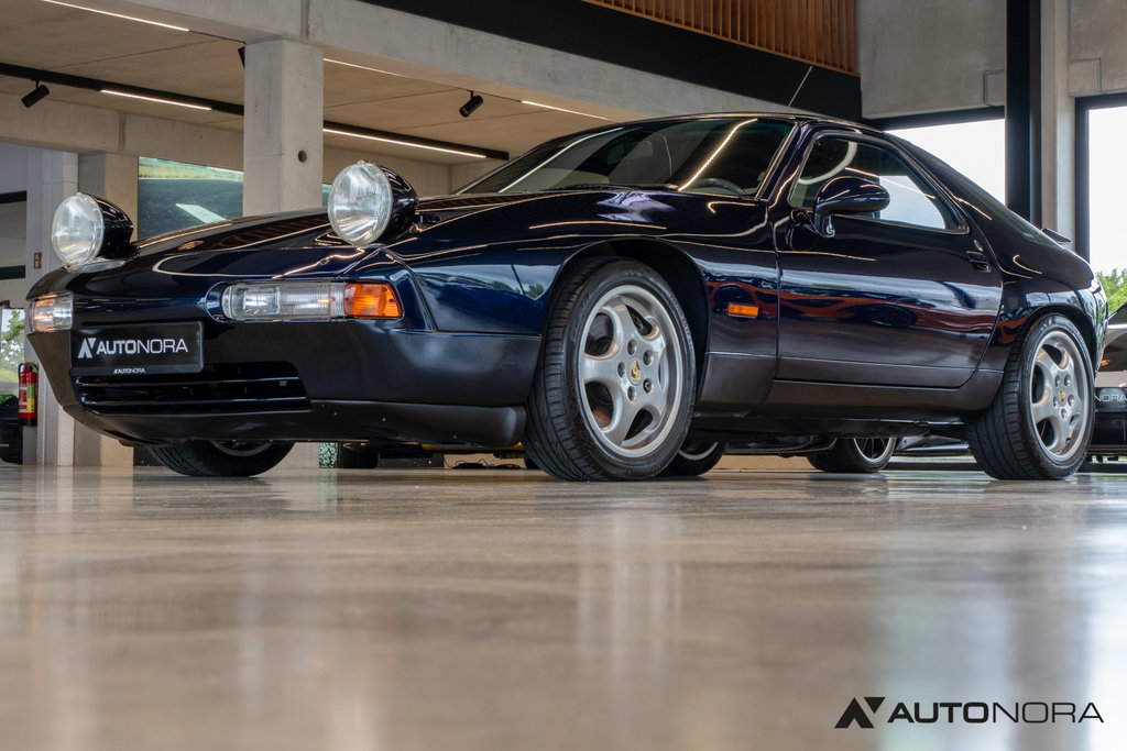 Porsche 928 GTS