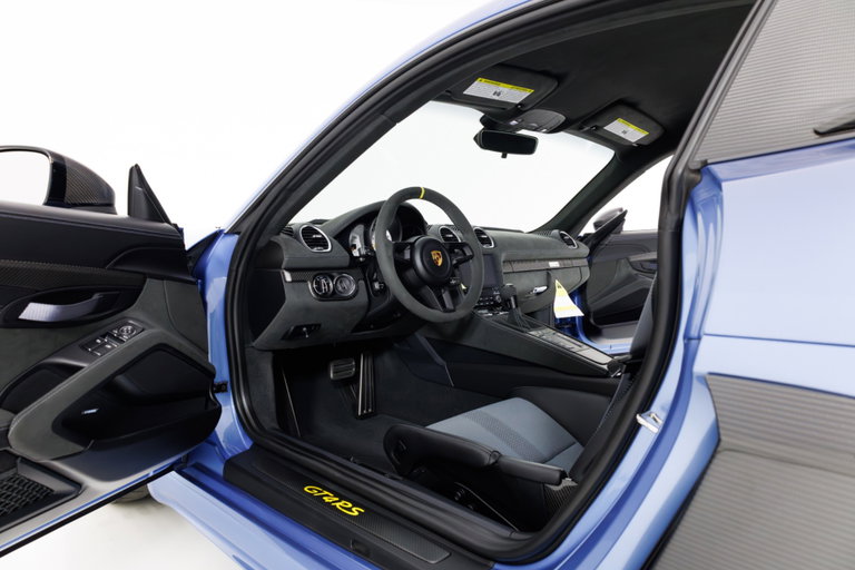 Porsche 718 Cayman GT4 RS