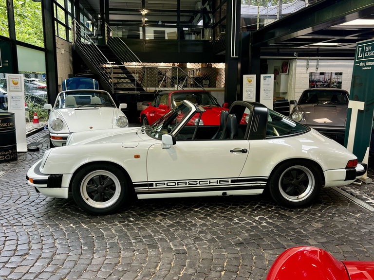 Porsche 911 Carrera 3.2