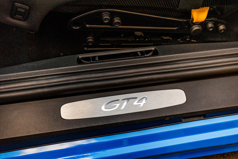 Porsche 718 Cayman GT4